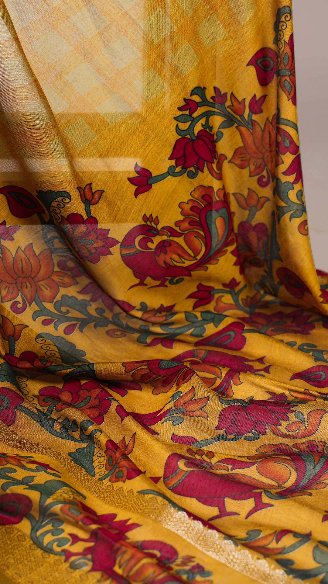 Elegant Handcrafted Saree - Exquisite Traditional Design