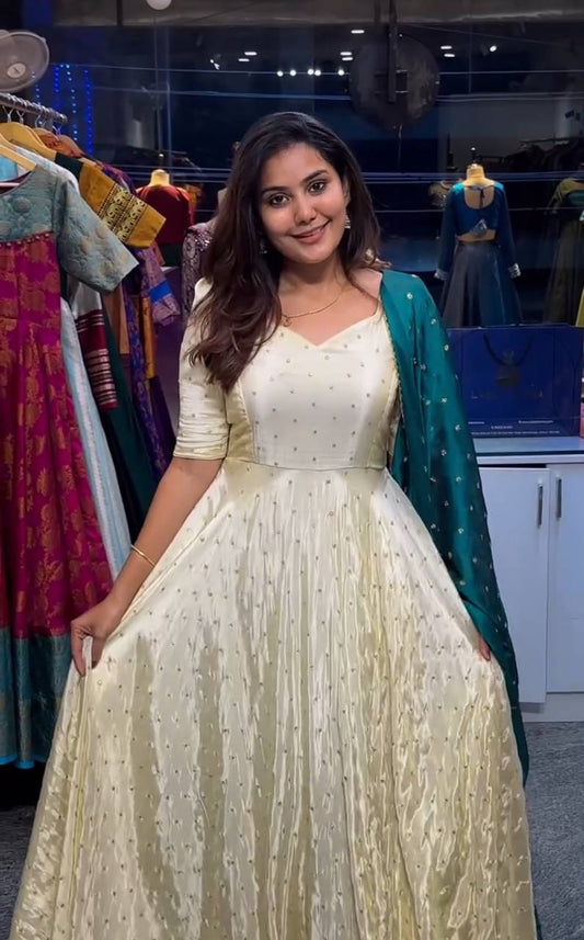 Close-up of the Victoria Suit Set in Green.