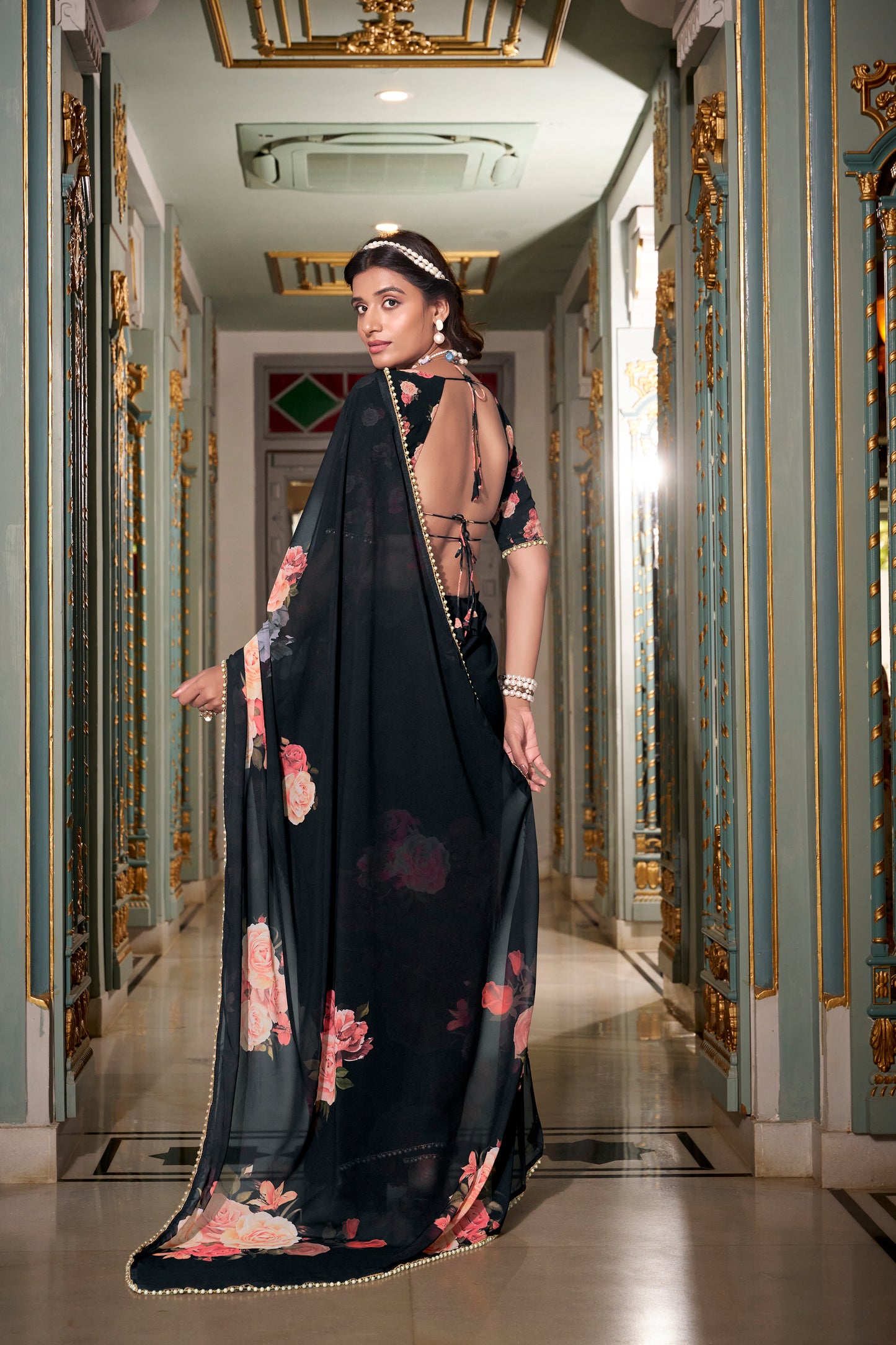 Elegant Georgette Saree - Floral Design, Lightweight Fabric