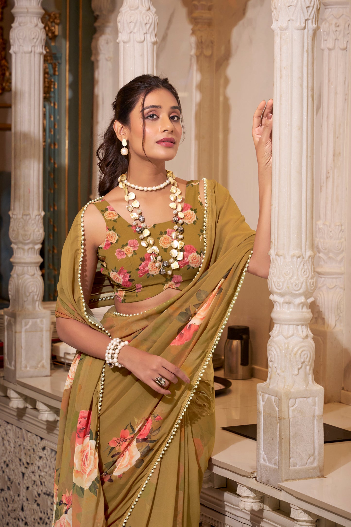 Elegant Georgette Saree - Floral Design, Lightweight Fabric
