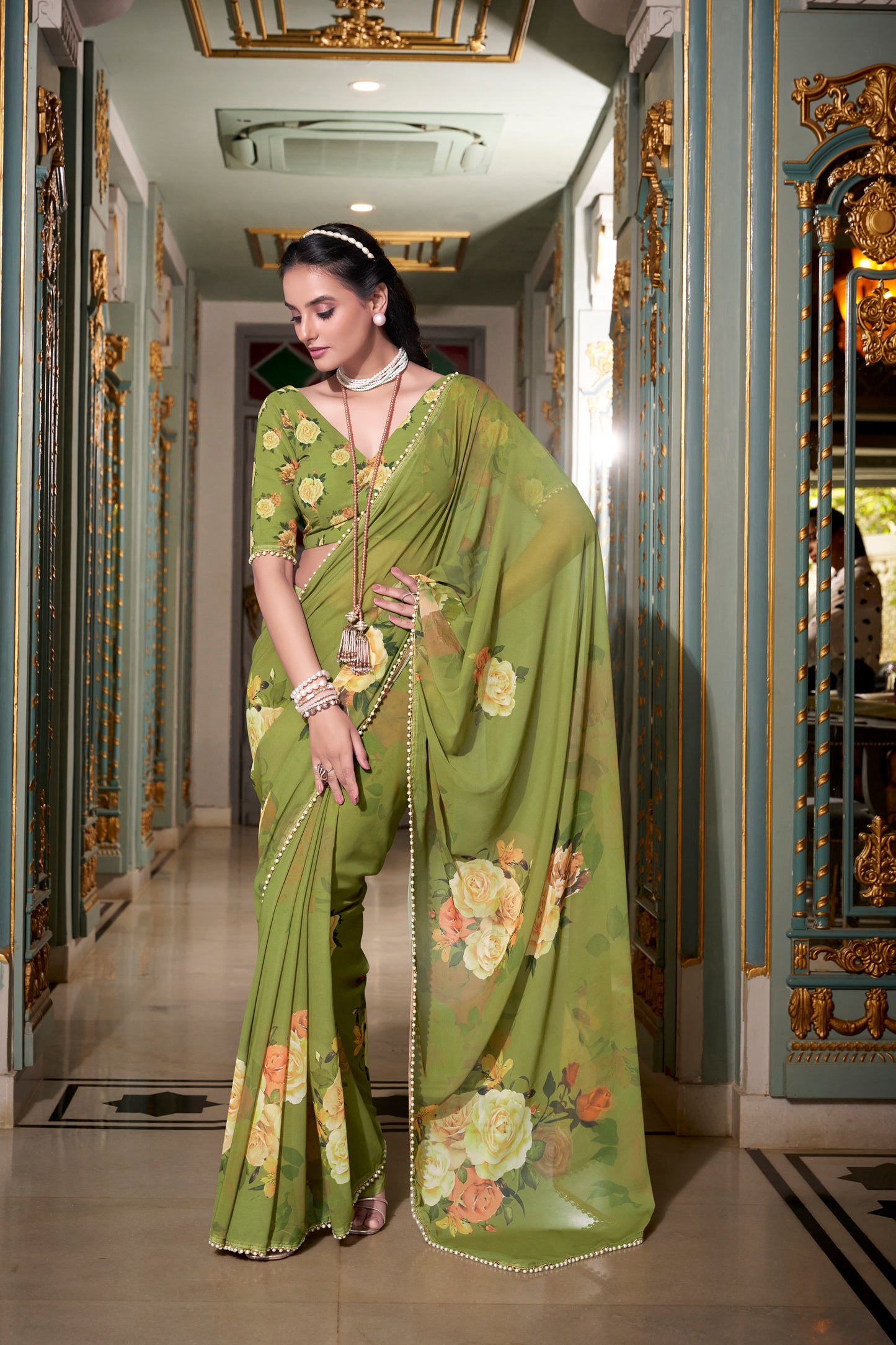 Elegant Georgette Saree - Floral Design, Lightweight Fabric