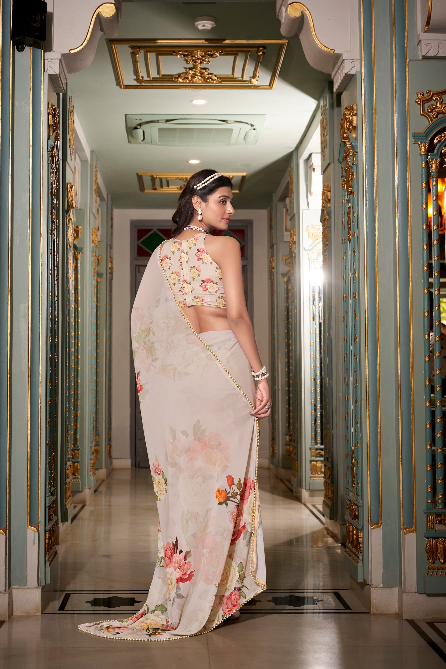 Elegant Georgette Saree - Floral Design, Lightweight Fabric
