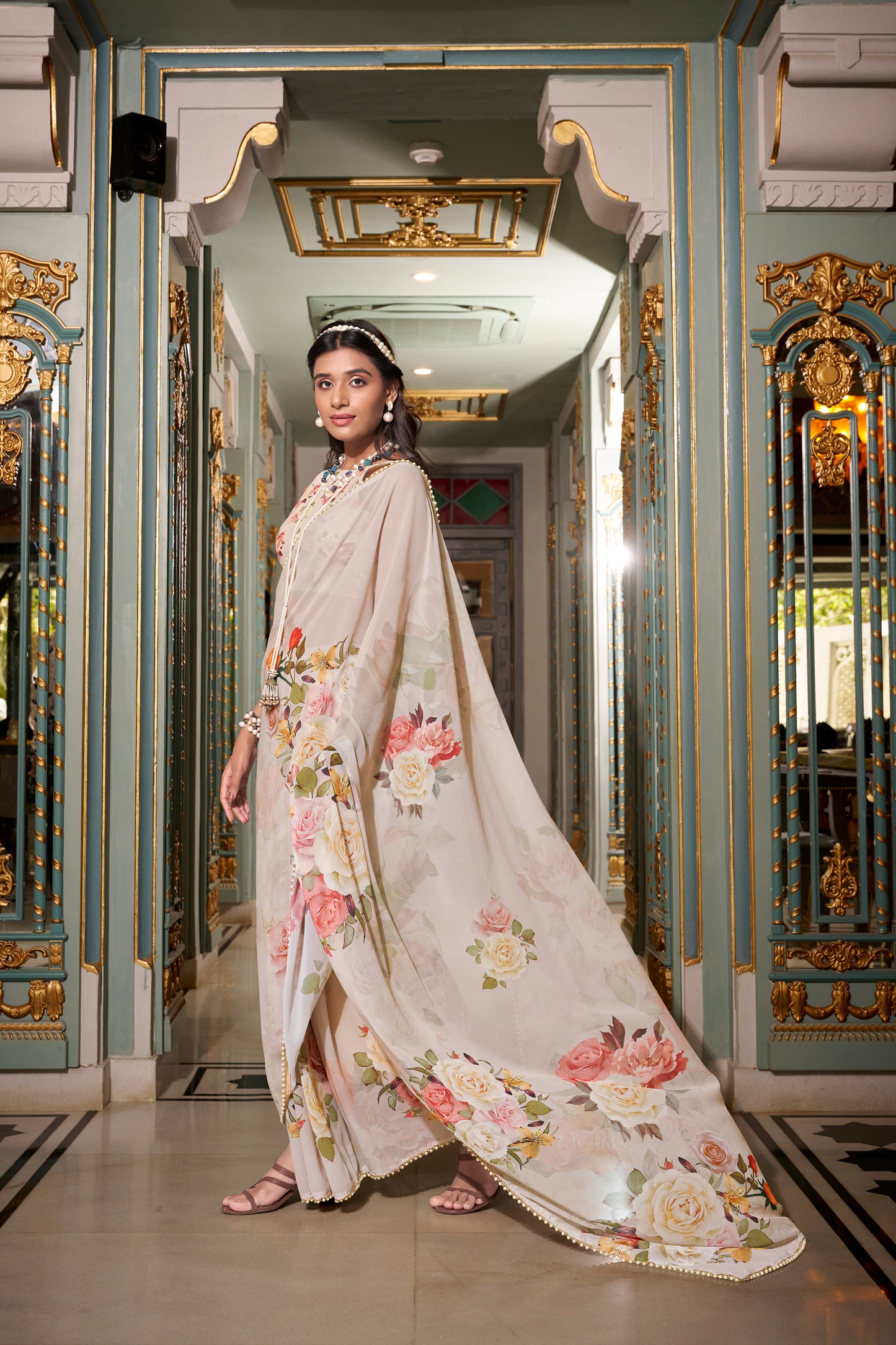 Elegant Georgette Saree - Floral Design, Lightweight Fabric