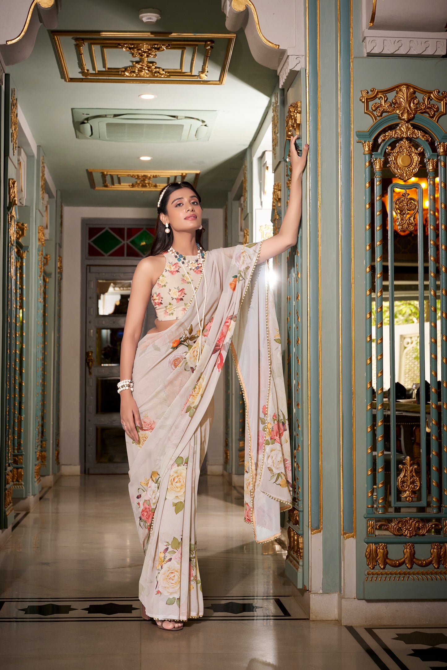 Elegant Georgette Saree - Floral Design, Lightweight Fabric