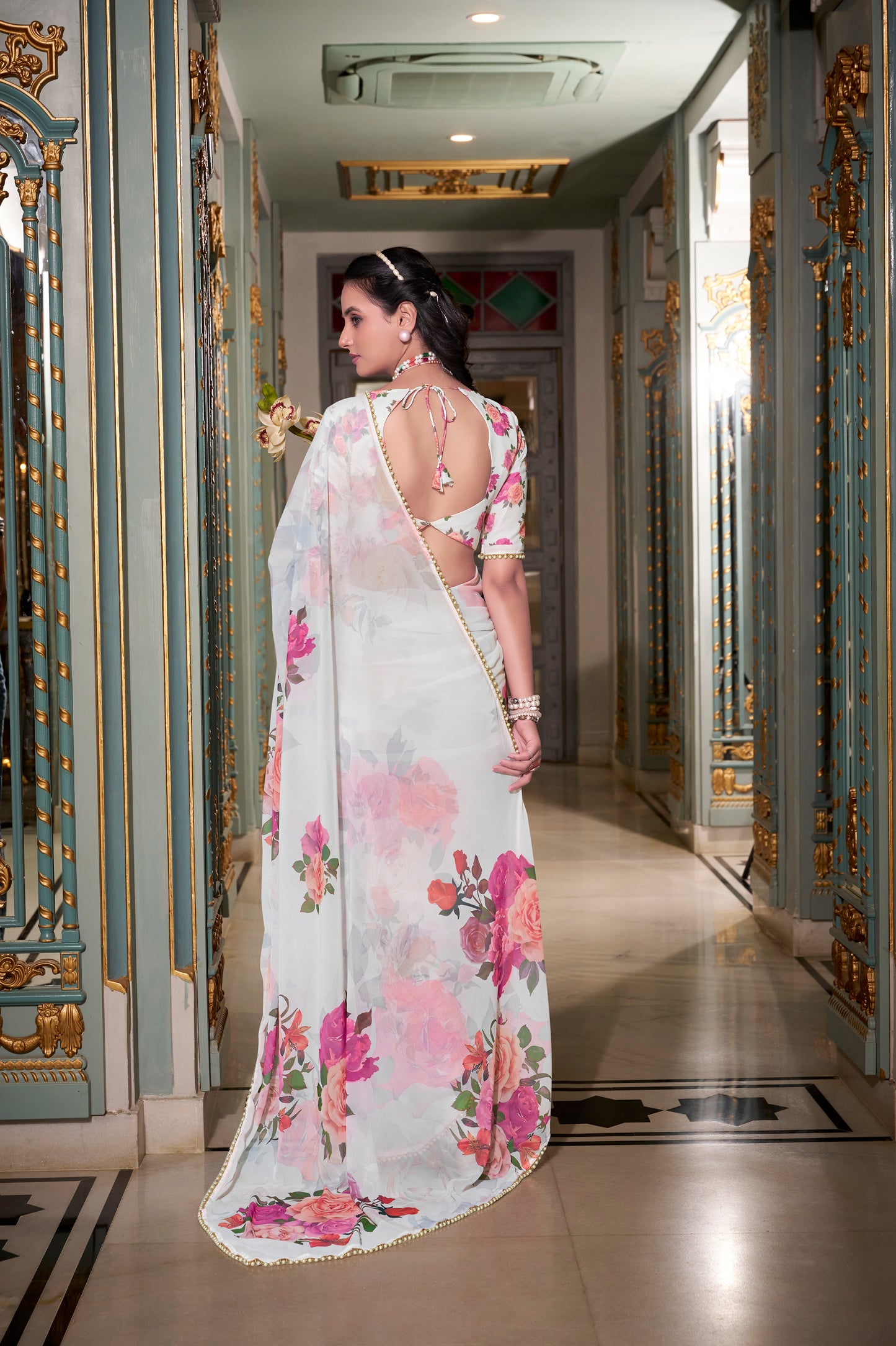 Elegant Georgette Saree - Floral Design, Lightweight Fabric