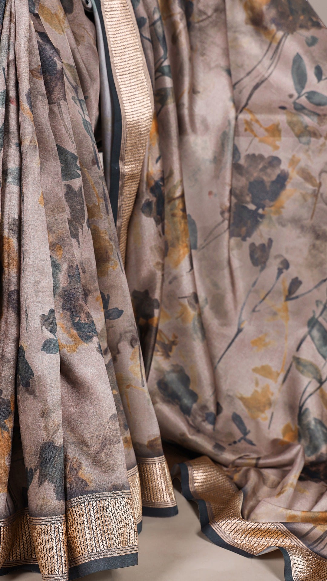 Elegant Floral Print Saree