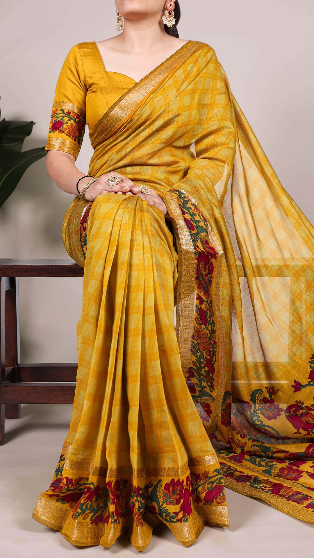 Elegant Handcrafted Saree - Exquisite Traditional Design