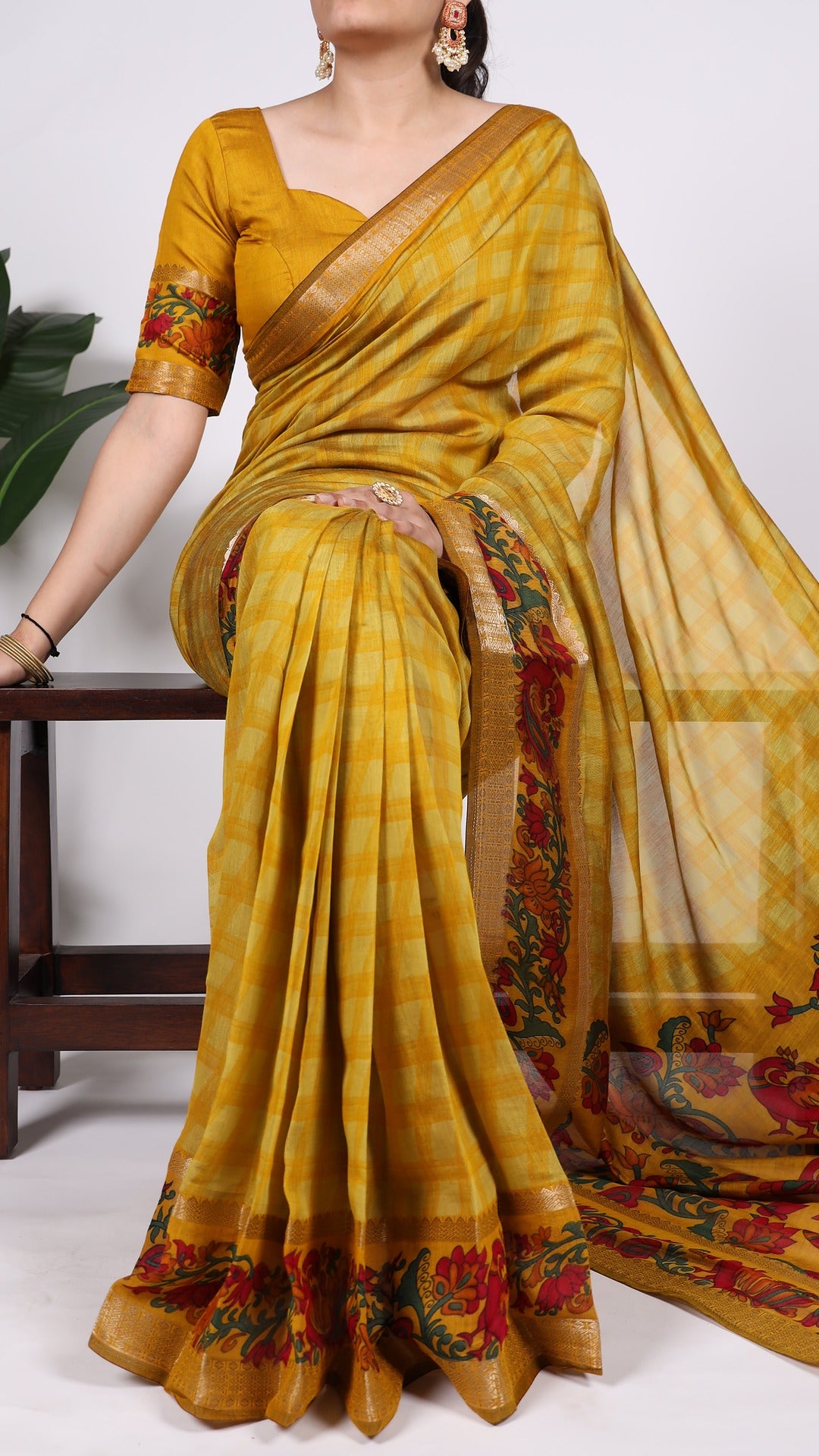 Elegant Handcrafted Saree - Exquisite Traditional Design
