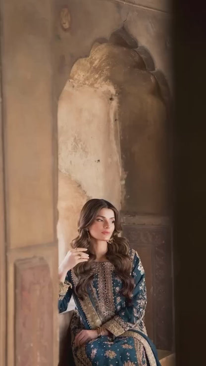 Grandeur Attire