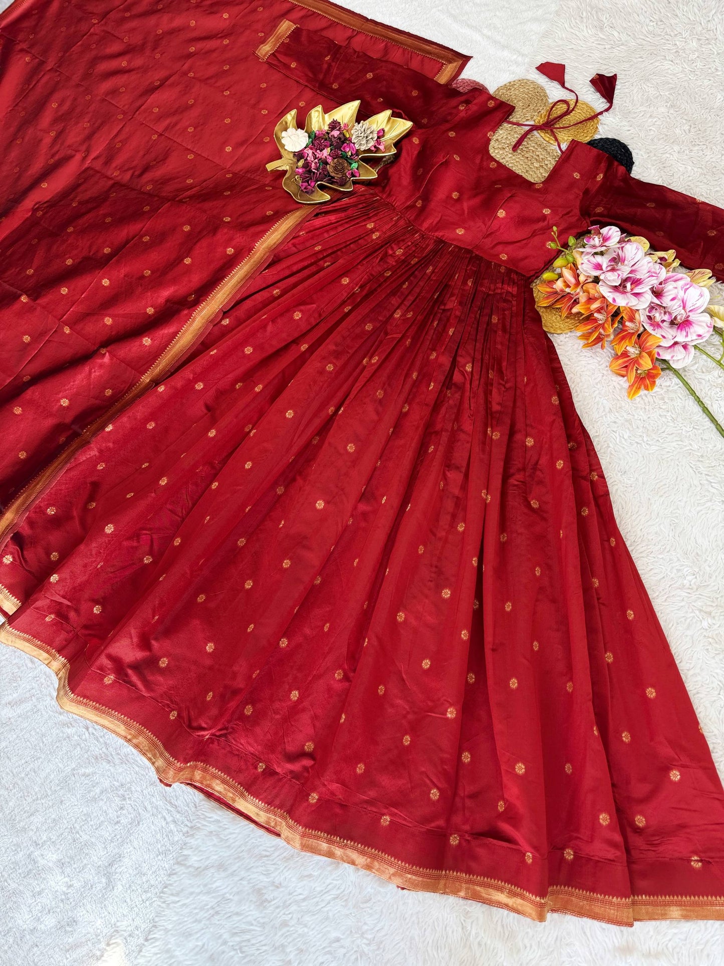 Elegant Handloom Cotton Gown with Matching Dupatta – Inspired by Bigg Boss Star Tanuja