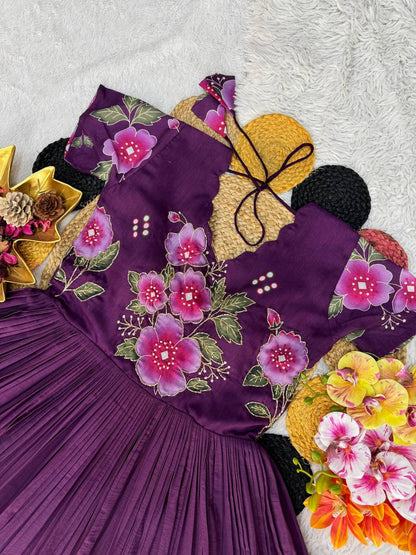 Elegant Mul Mul Cotton Gown with Intricate Maggam Embroidery – Where Style Meets Comfort