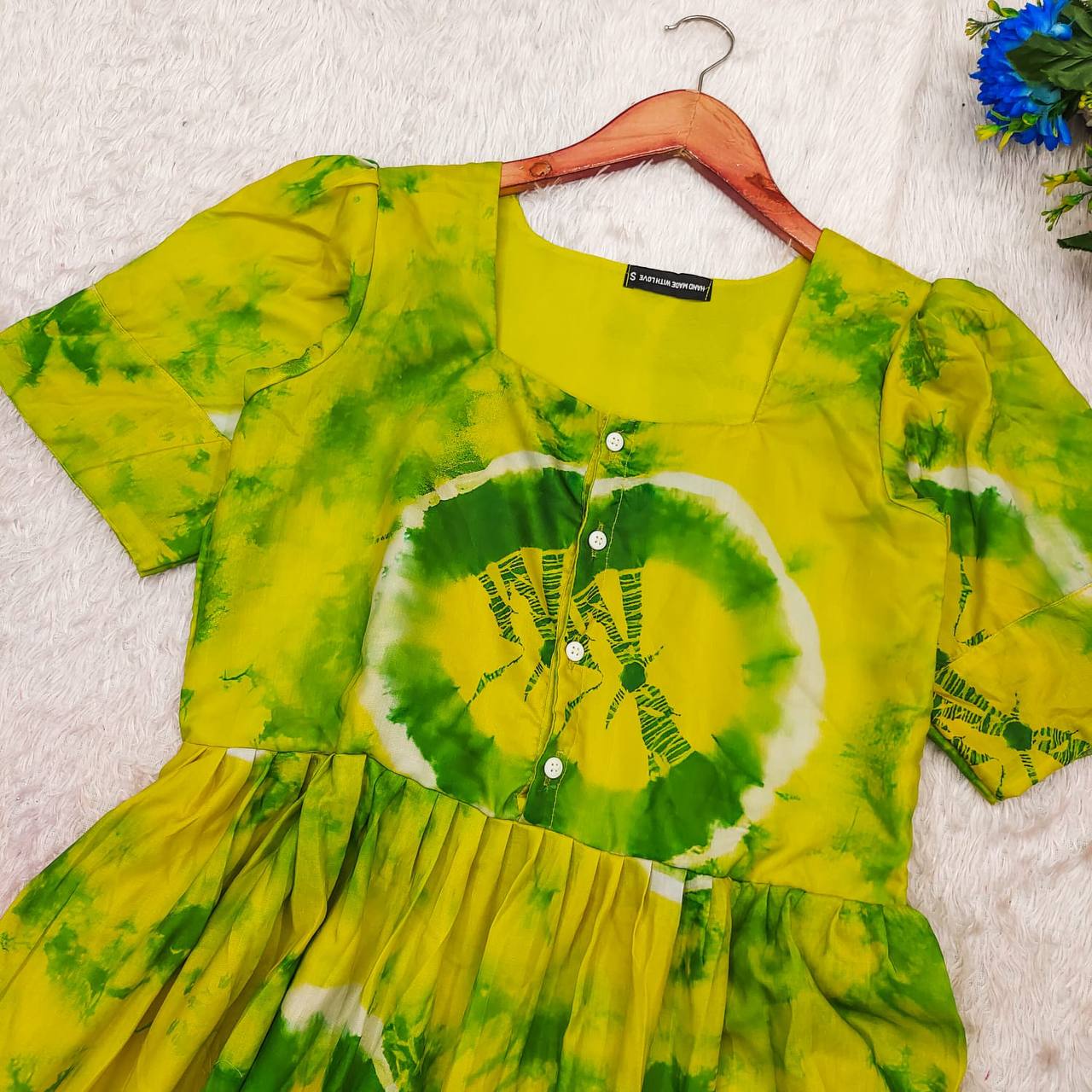 Close-up of Leamonave Maxi Dress in yellow and green tie-dye.