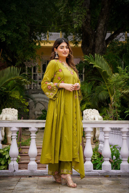 Elegant 3-Piece Festival Set in Chanderi Silk with Organza Dupatta and Exquisite Embroidery