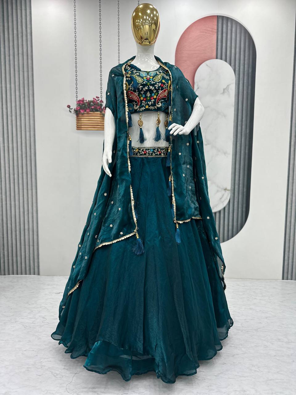 RB Latkan Lehenga