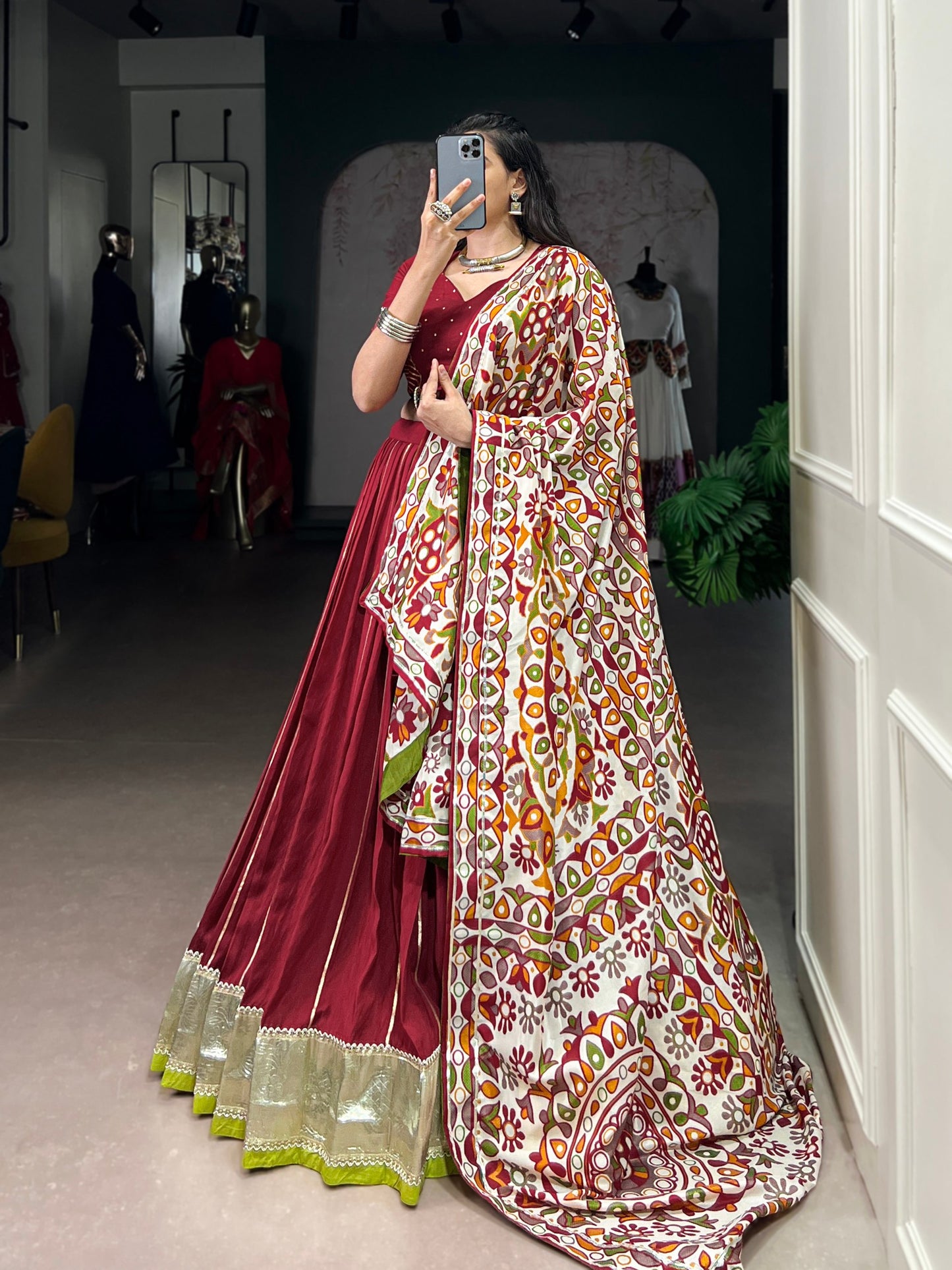 Chanderi Garba Choli with Zari-Embellished Tasar Silk Dupatta for an Elegant Festive Appearance