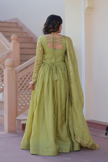 Trending Gold Gown: Crush Fabric, Embroidered Dupatta