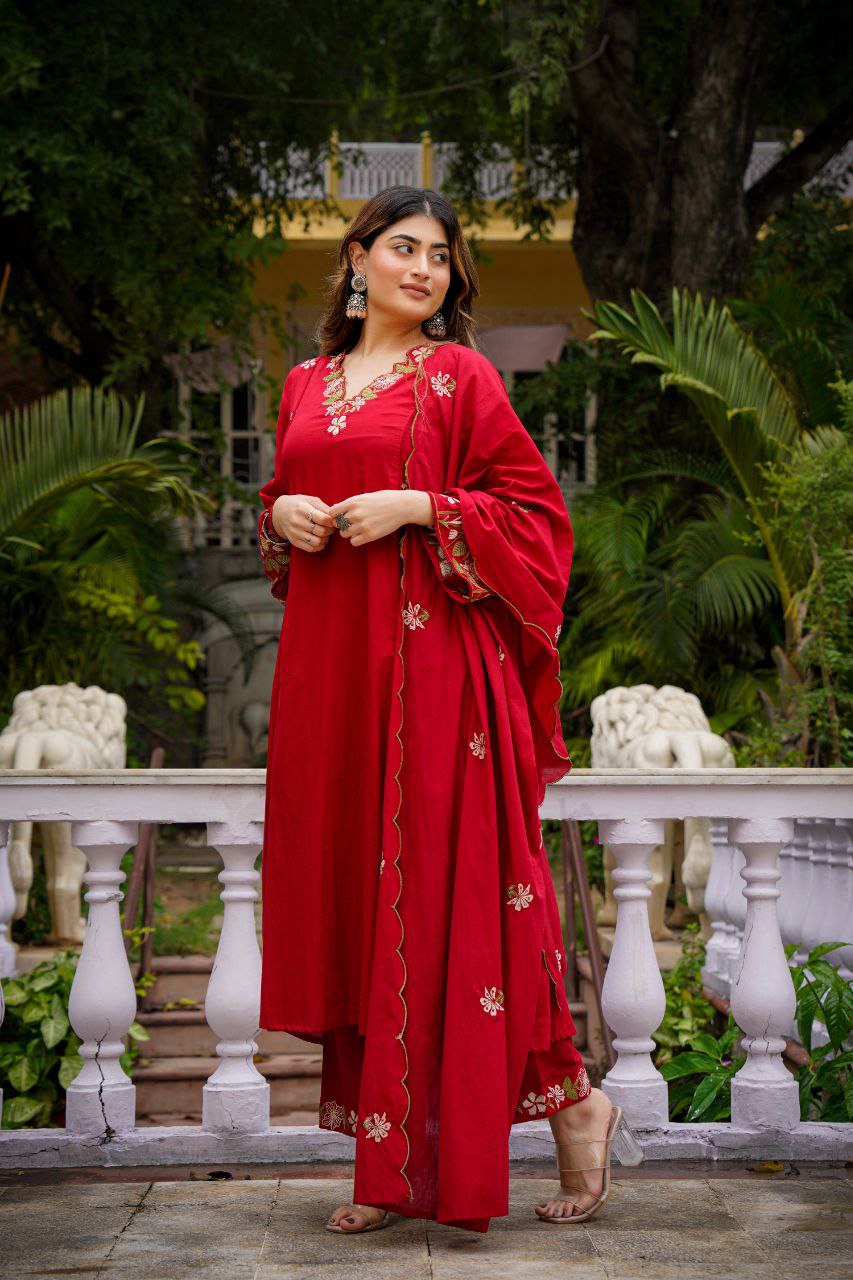 Elegant 3-Piece Festival Set in Chanderi Silk with Organza Dupatta and Exquisite Embroidery