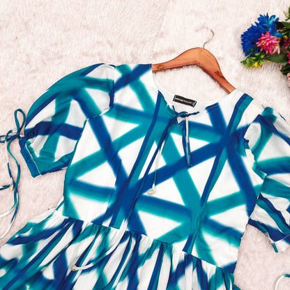 Close-up of the Sajda Maxi Dress in blue-dark blue-white.