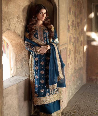 Grandeur Attire