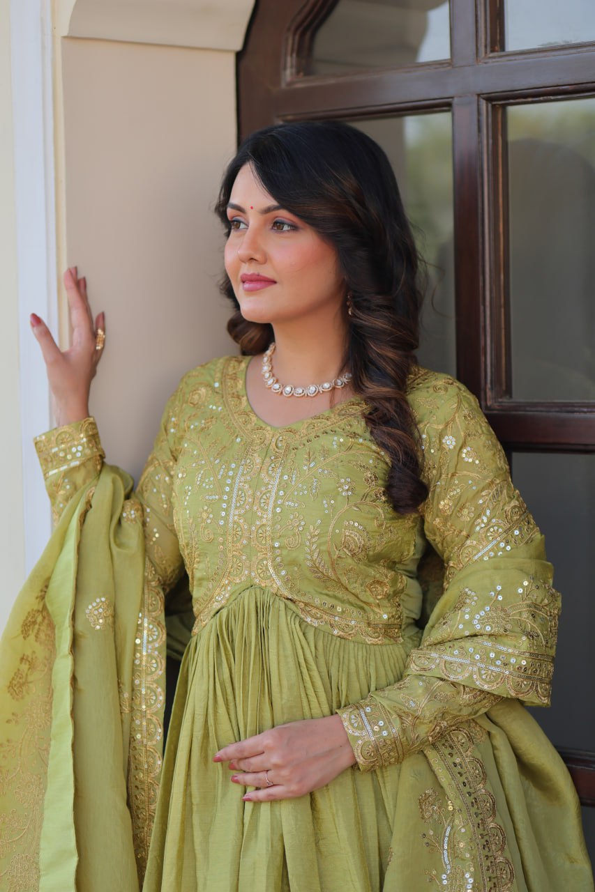 Trending Gold Gown: Crush Fabric, Embroidered Dupatta