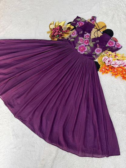 Elegant Mul Mul Cotton Gown with Intricate Maggam Embroidery – Where Style Meets Comfort