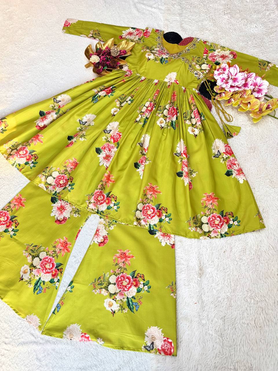 Elegant Floral Printed Kurta and Palazzo Set Inspired by Bollywood Glamour