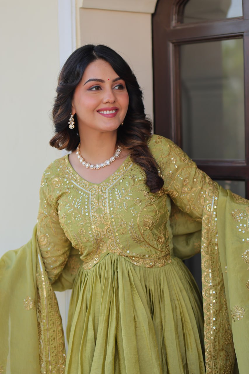 Trending Gold Gown: Crush Fabric, Embroidered Dupatta