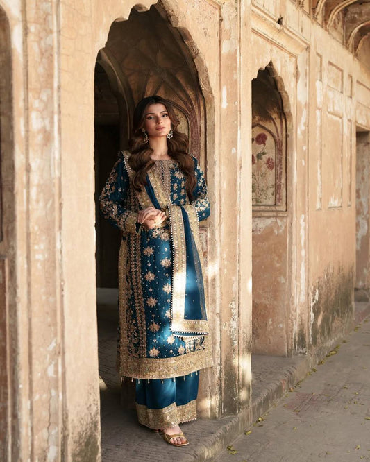 Grandeur Attire