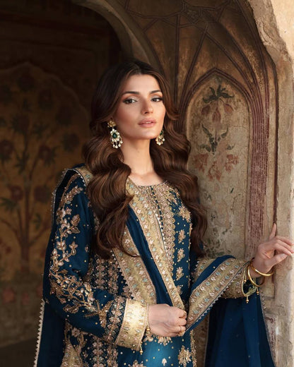 Grandeur Attire