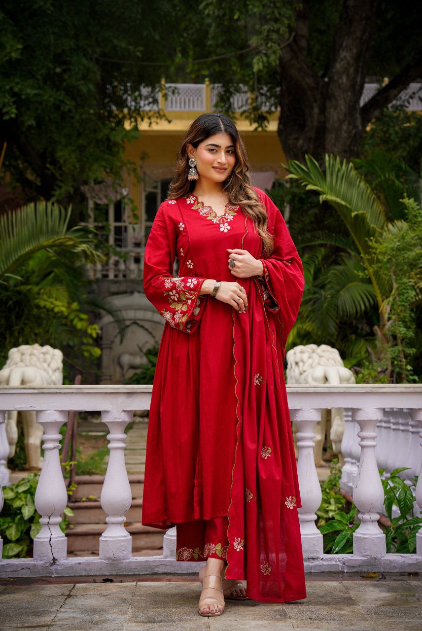 Elegant 3-Piece Festival Set in Chanderi Silk with Organza Dupatta and Exquisite Embroidery