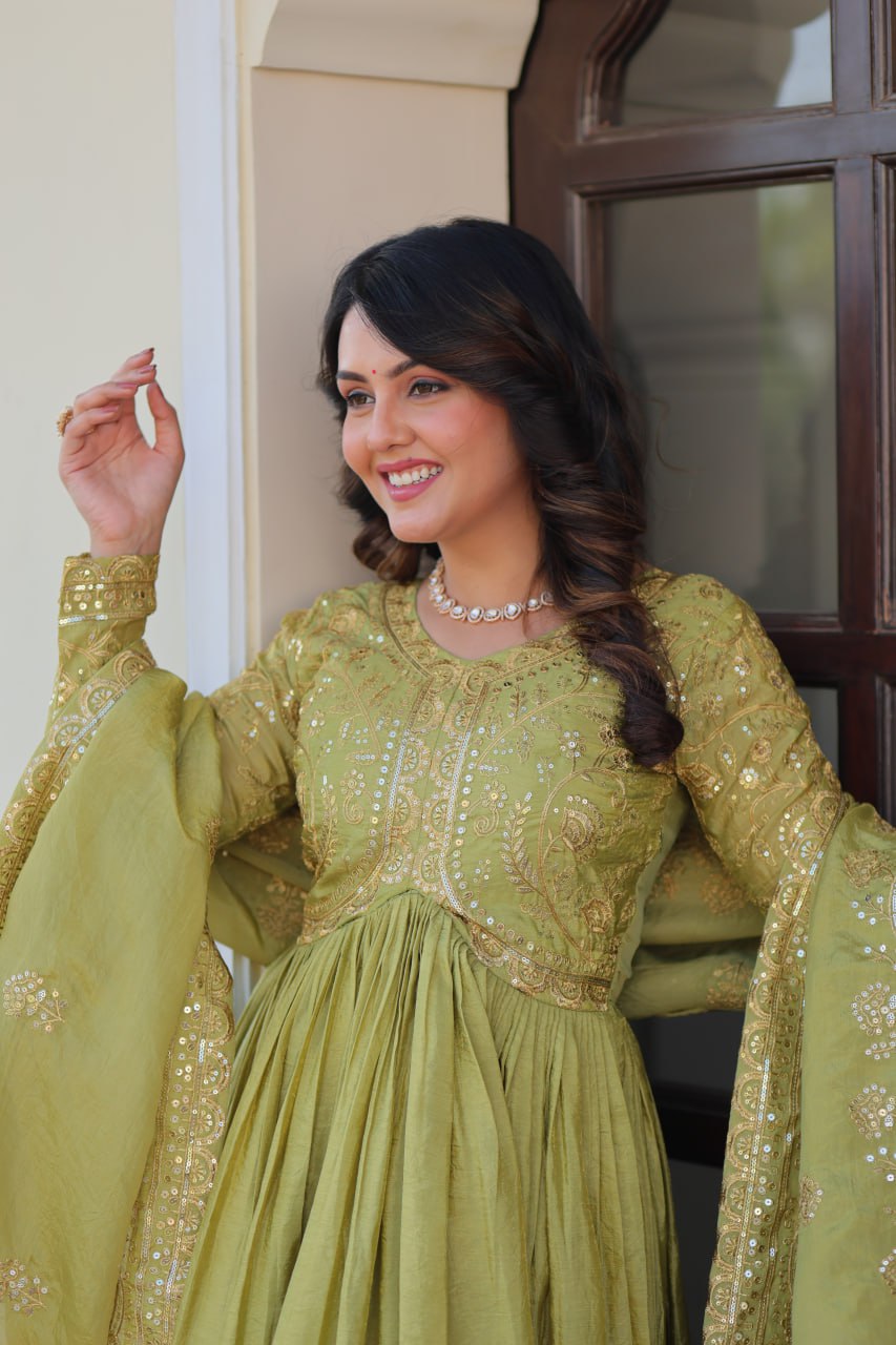 Trending Gold Gown: Crush Fabric, Embroidered Dupatta