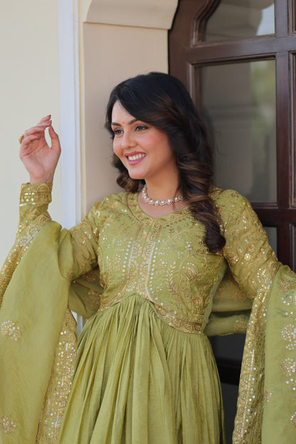 Trending Gold Gown: Crush Fabric, Embroidered Dupatta