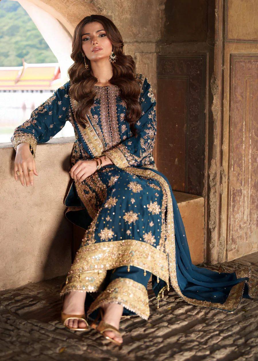 Grandeur Attire