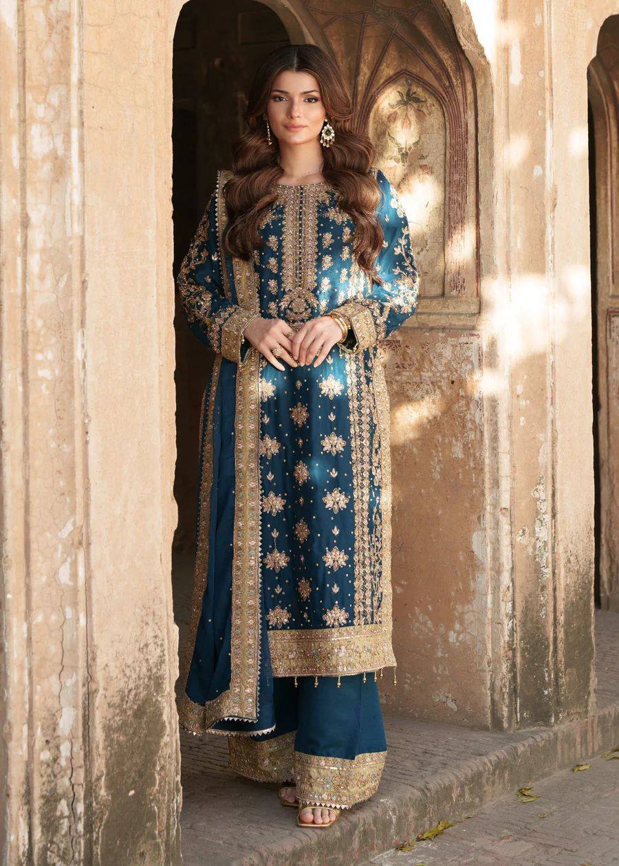 Grandeur Attire