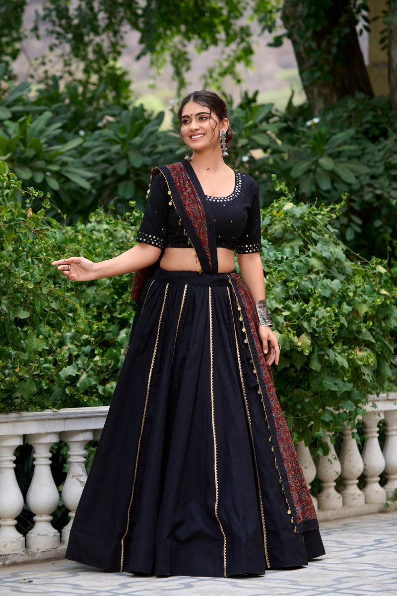 Elegant Fully Stitched Designer Lehenga Choli Set with Exquisitely Embroidered Dupatta and Matching Purse