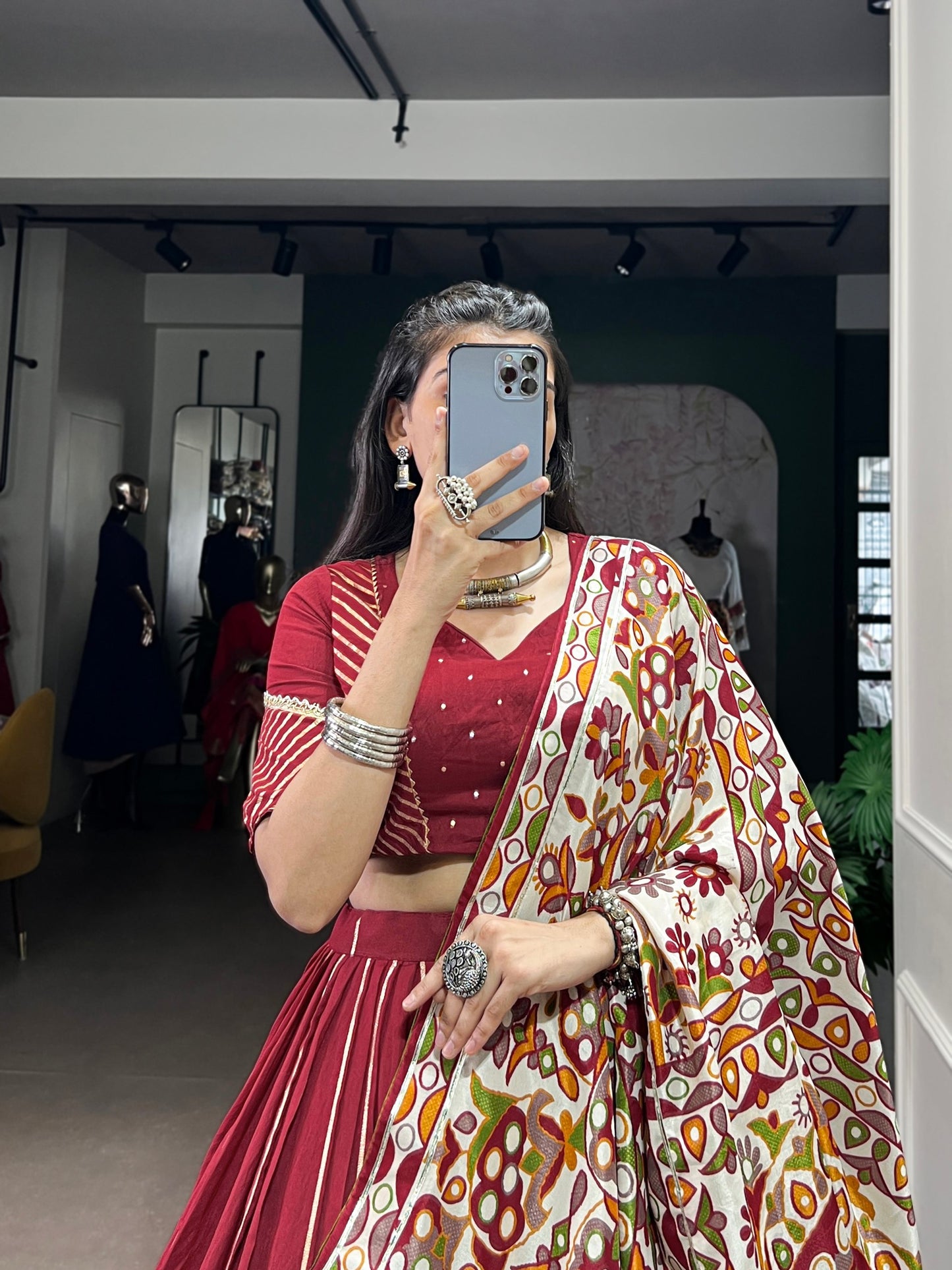 Chanderi Garba Choli with Zari-Embellished Tasar Silk Dupatta for an Elegant Festive Appearance