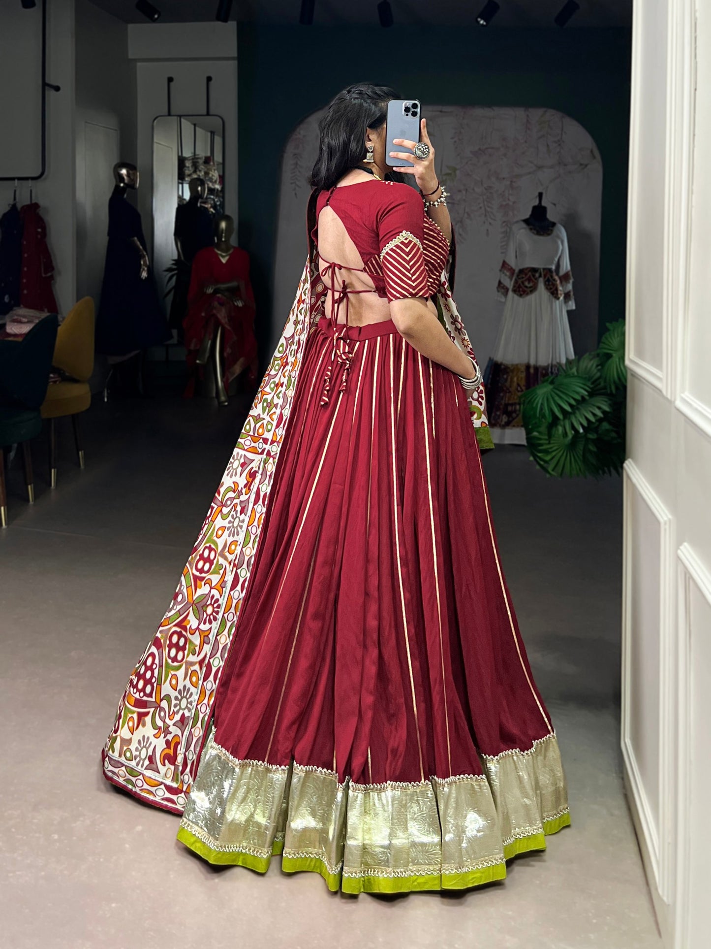 Chanderi Garba Choli with Zari-Embellished Tasar Silk Dupatta for an Elegant Festive Appearance